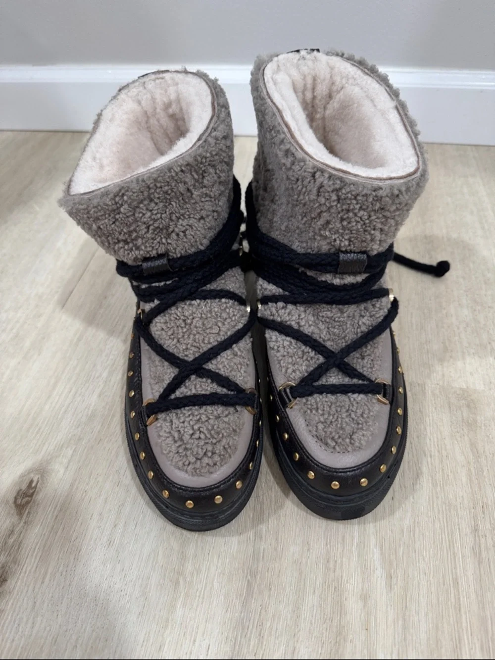 Inuikii Anthropologie Curly Rock Brown Sherpa Lace-Up Winter Boots Cozy Bold